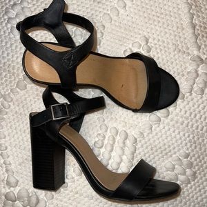 Bamboo black chunky heels size 8